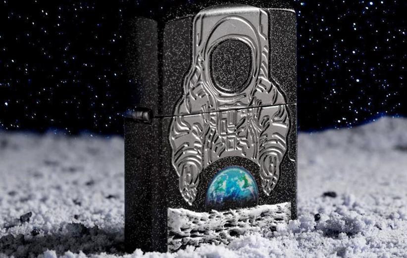 فندک صد دلاری زیپو به مناسبت پنجاهمین سالگرد فرود انسان بر ماه