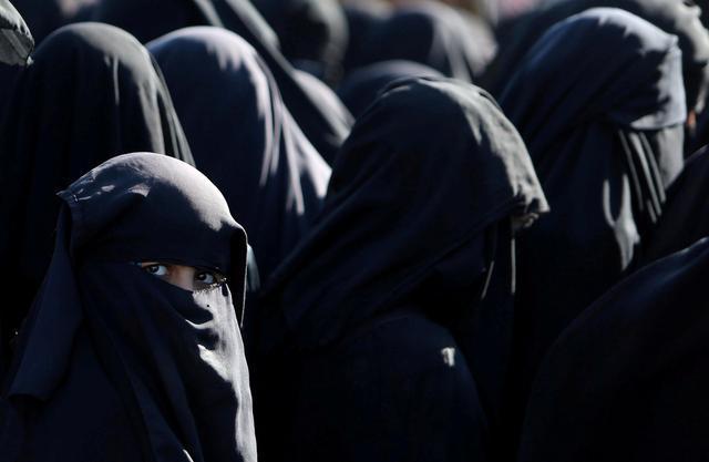 وضعیت بلاتکلیف 23 زن هلندی داعشی در سوریه ، وکلای هلندی: به کشور برگردند، دولت: خطرناک است