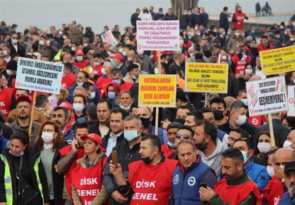 تجمع معترضان به وضع مالی ترکیه در ازمیر